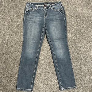 Woman’s Earl skinny size 14 jeans with rhinestones